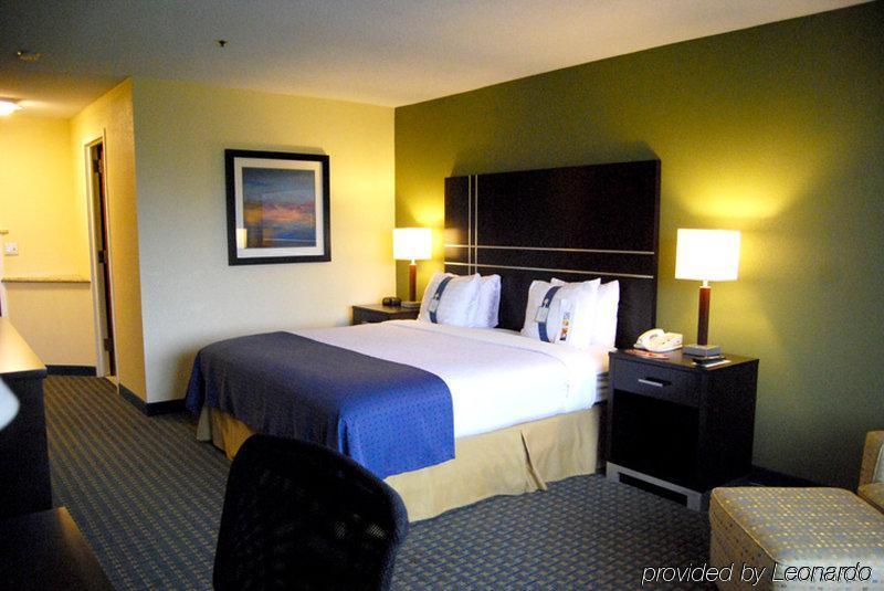 Doubletree By Hilton Boston-Rockland Hotel Room photo